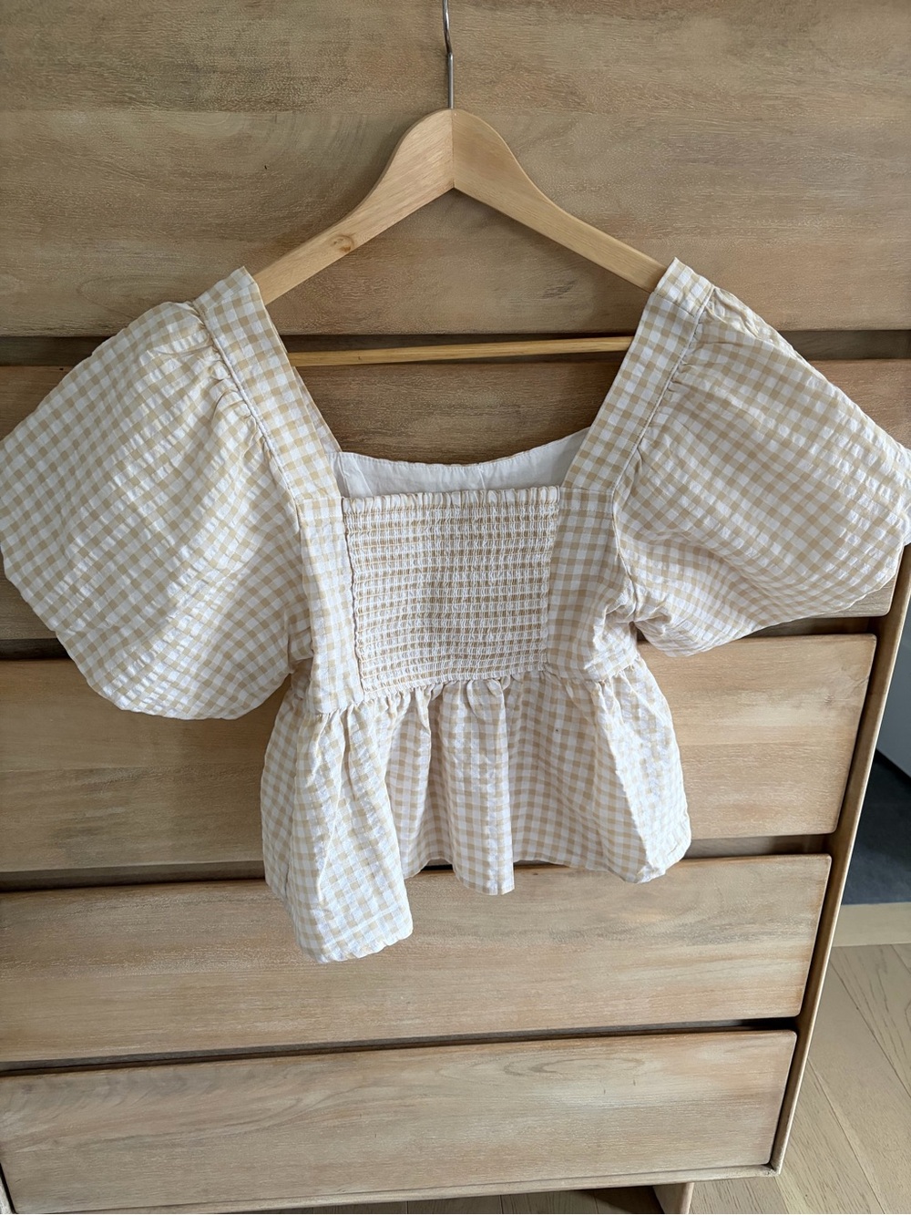 Old Navy Cream and White Gingham Puff-Sleeve Crop Top - Picture 2 of 3